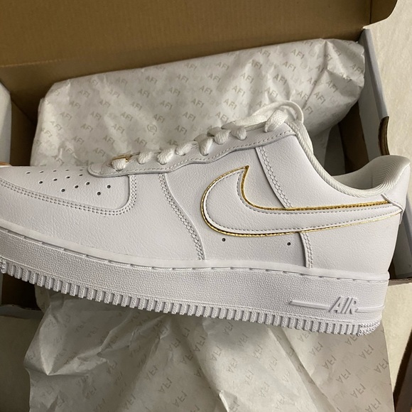 Nike Air Force 1 07 essentials white and gold - Picture 5 of 6